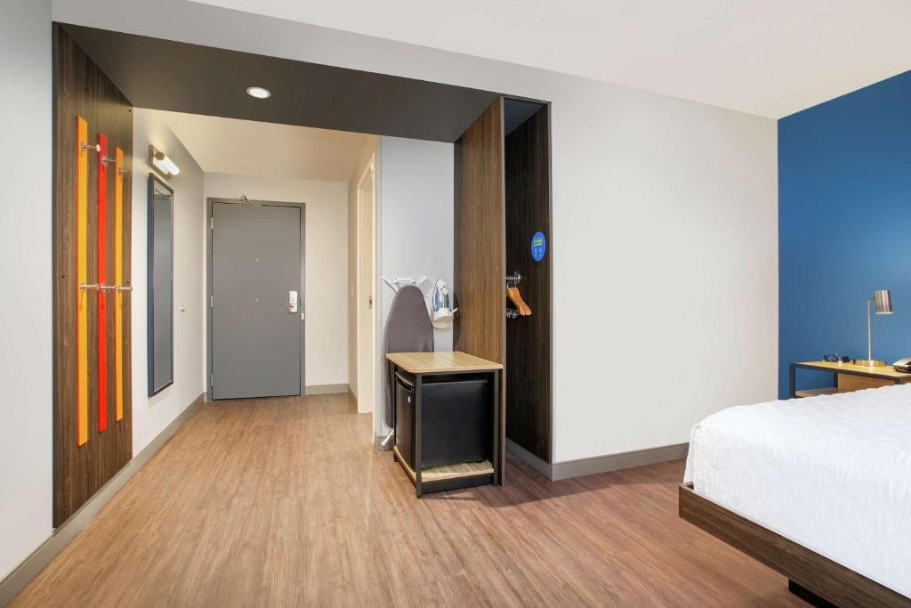 Tru By Hilton Audubon Valley Forge - King Room With Bath Tub - Mobility Access
