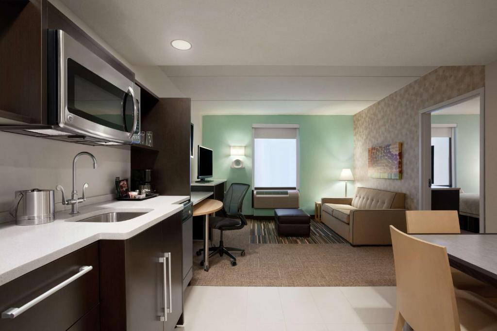 Home2 Suites by Hilton Philadelphia Convention Center - 