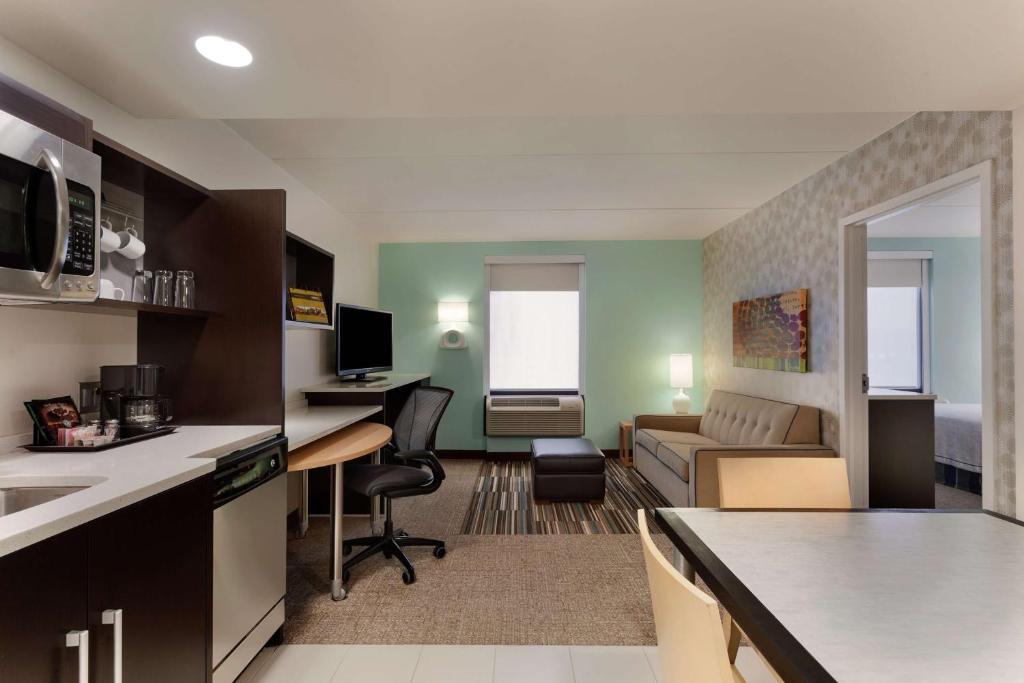 Home2 Suites by Hilton Philadelphia Convention Center - 