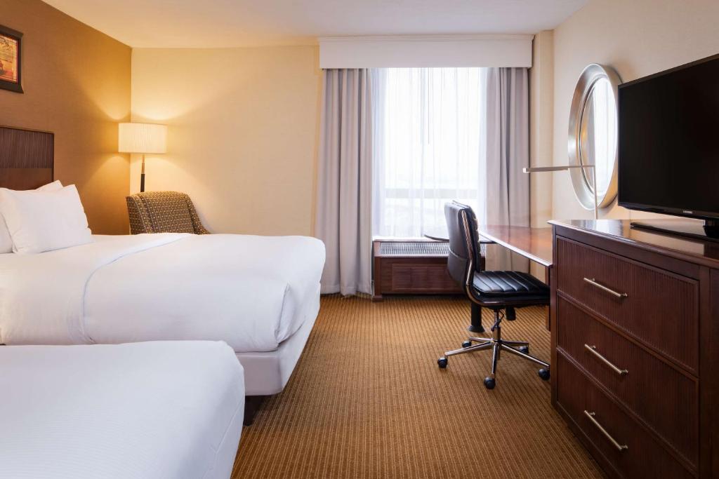 DoubleTree by Hilton Philadelphia Airport - Double Room With Two Double Beds