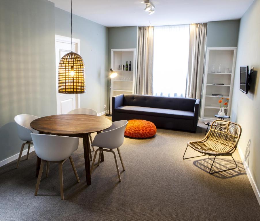 a living room with a table and chairs and a couch at Apartments Prinsengracht in Amsterdam