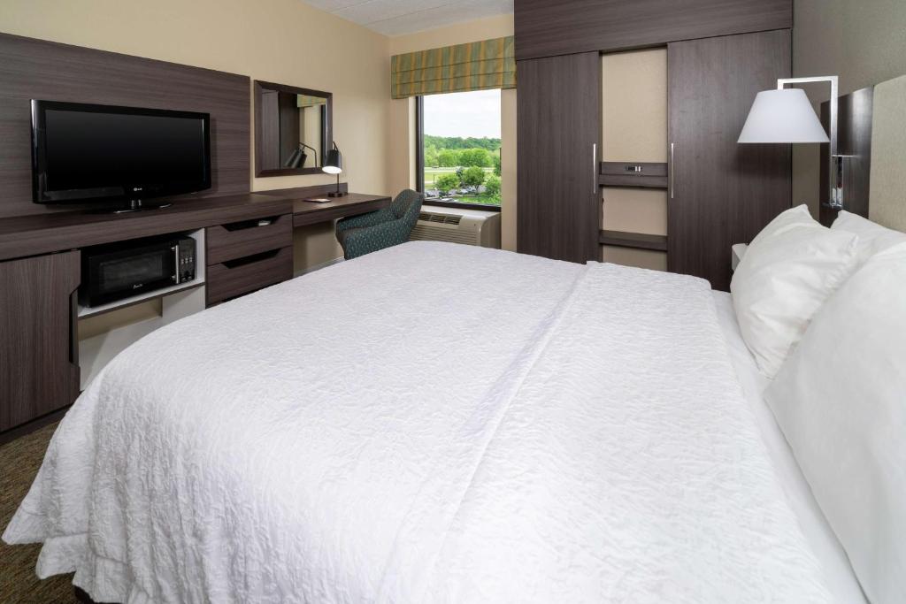 Hampton Inn & Suites Valley Forge/Oaks - Queen Room With Two Queen Beds - Non-Smoking