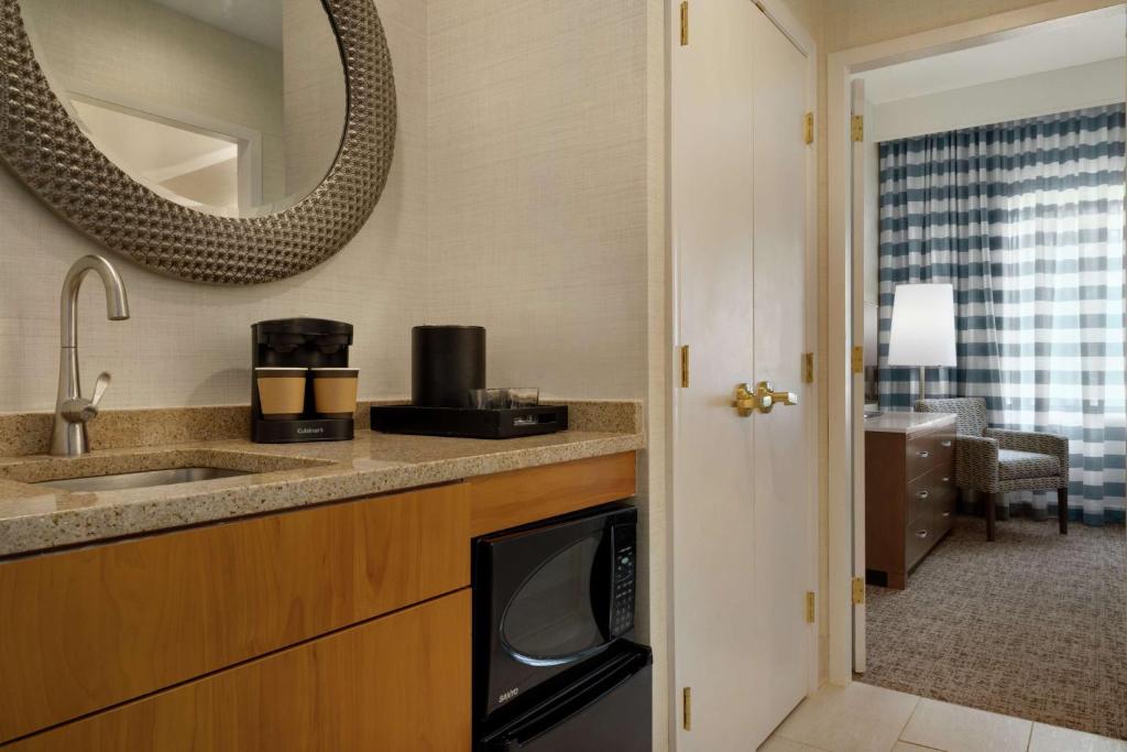 Embassy Suites by Hilton Philadelphia Valley Forge - Two Rooms With Two King Beds - Non-Smoking