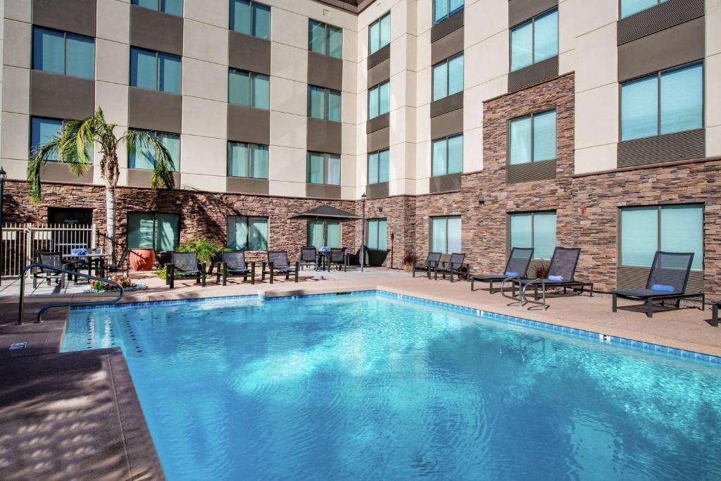 Bazén v ubytování Hampton Inn Phoenix Airport North nebo v jeho okolí