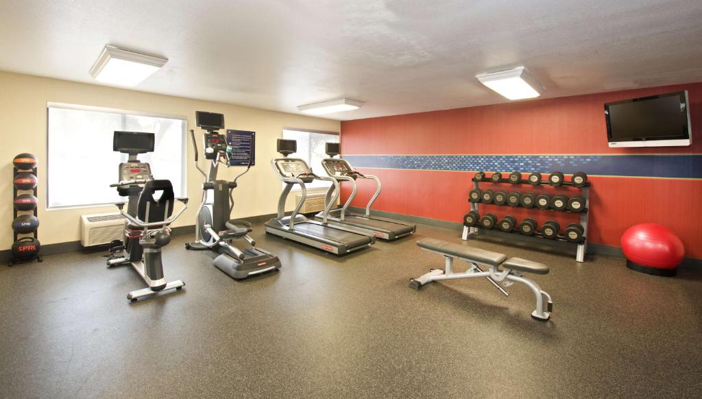 Fitness centrum a/nebo fitness zařízení v ubytování Hampton Inn Phoenix Airport North