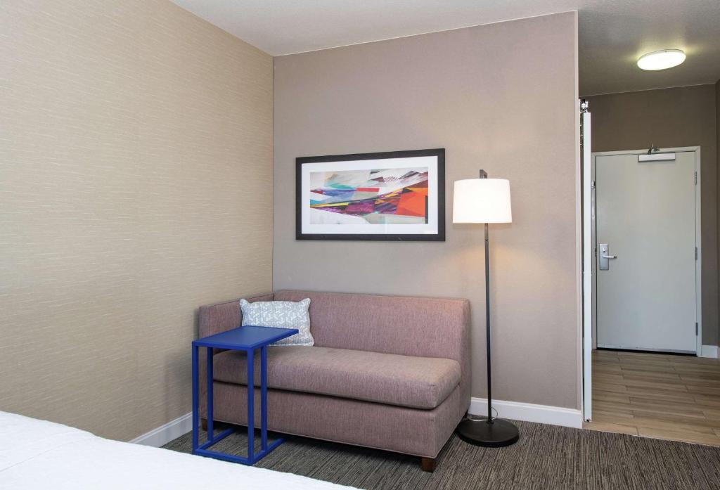 Posezení v ubytování Hampton Inn Phoenix Airport North