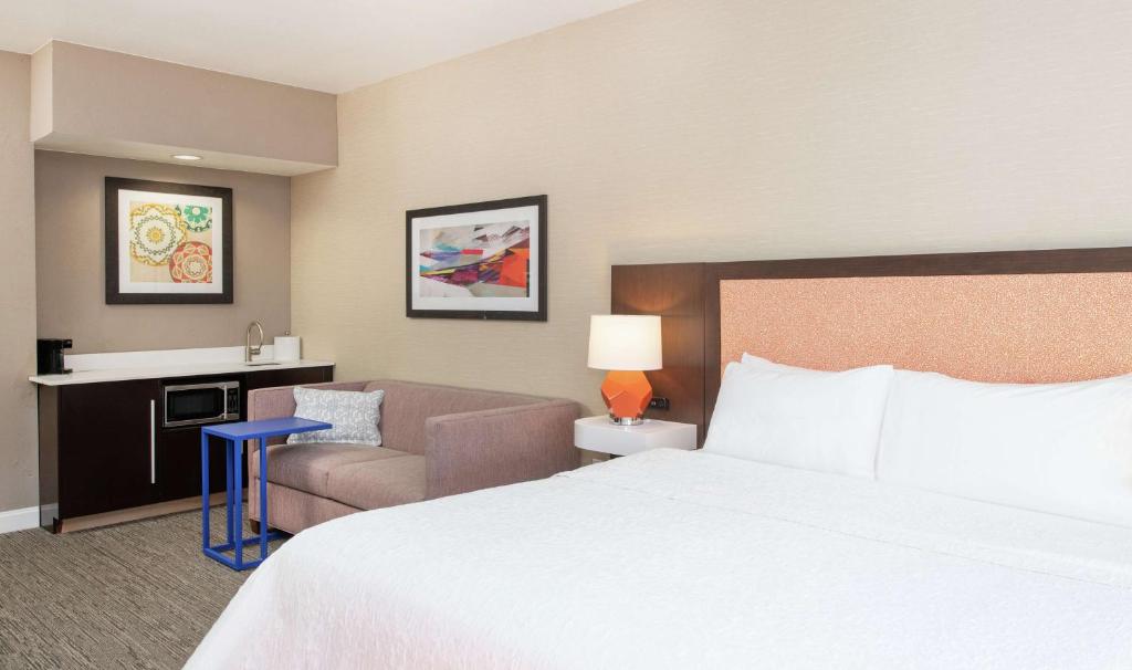 Postel nebo postele na pokoji v ubytování Hampton Inn Phoenix Airport North