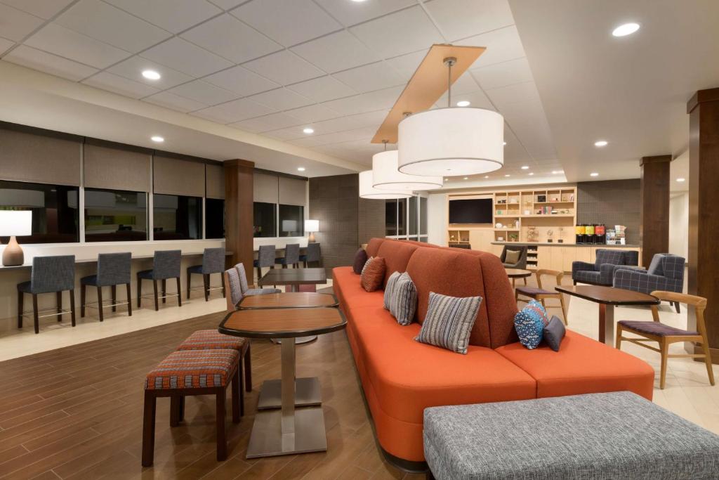 Posezení v ubytování Home2 Suites By Hilton Glendale Westgate