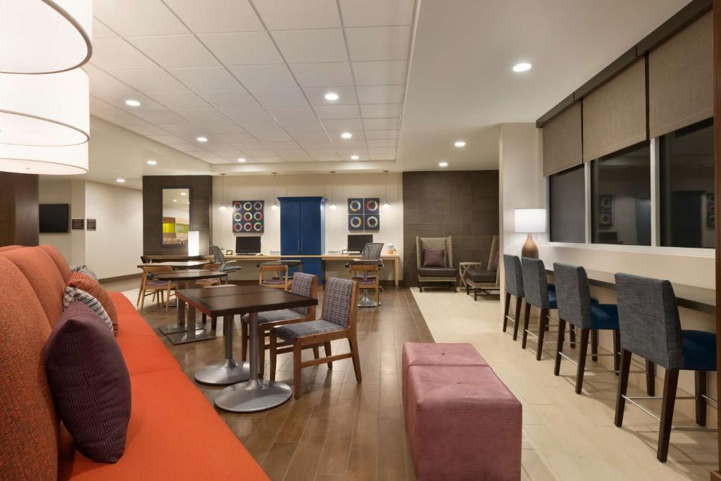 Posezení v ubytování Home2 Suites By Hilton Glendale Westgate