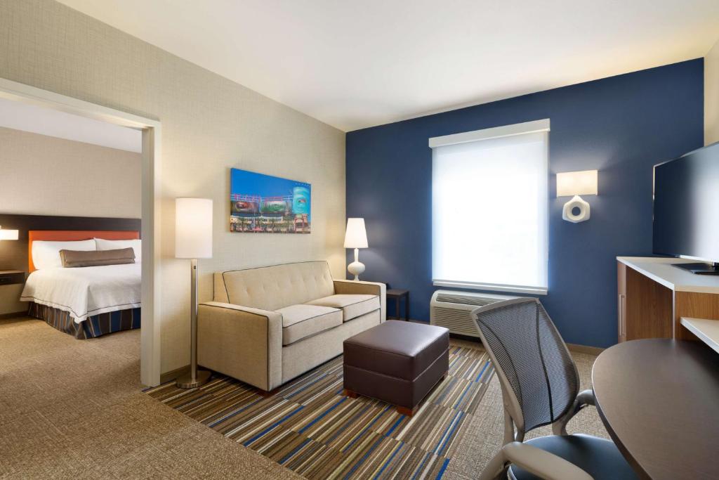 Postel nebo postele na pokoji v ubytování Home2 Suites By Hilton Glendale Westgate
