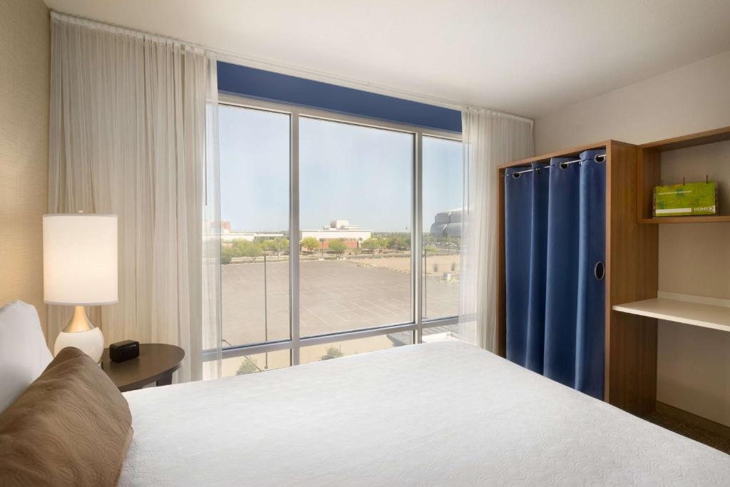 Postel nebo postele na pokoji v ubytování Home2 Suites By Hilton Glendale Westgate