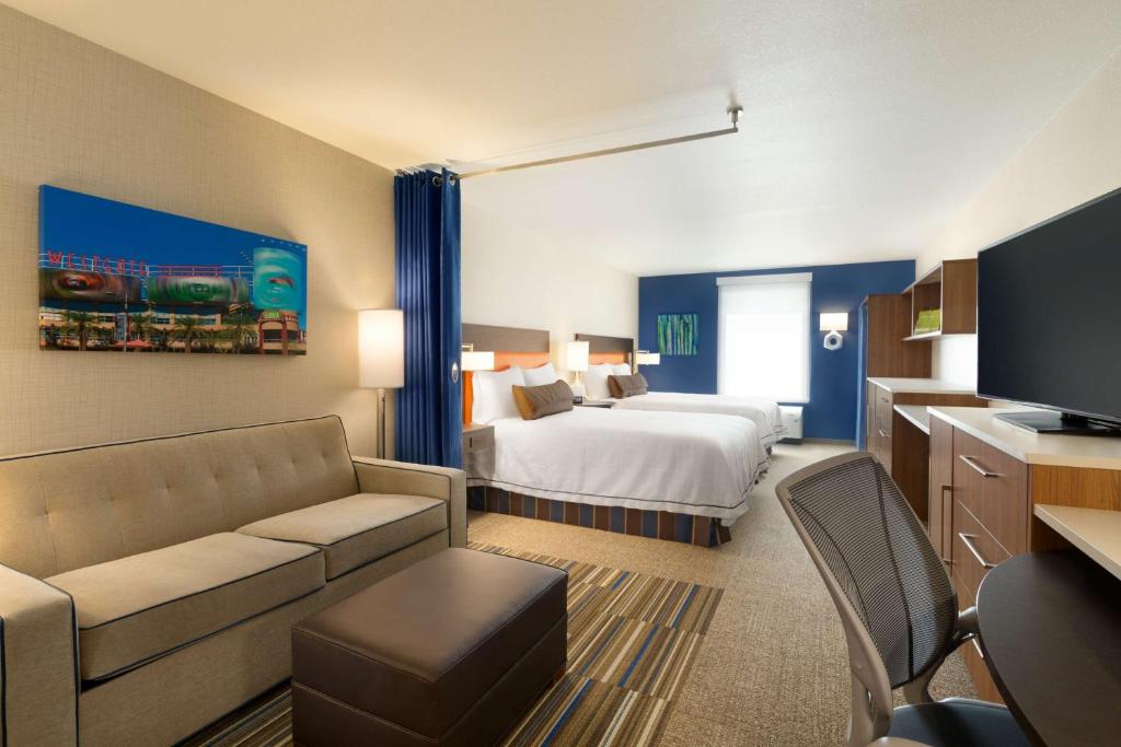 Postel nebo postele na pokoji v ubytování Home2 Suites By Hilton Glendale Westgate
