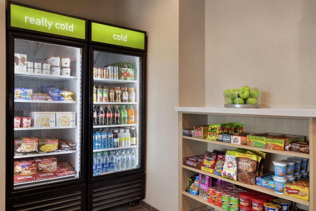 Supermarket nebo jiné obchody v  hotelu nebo okolí