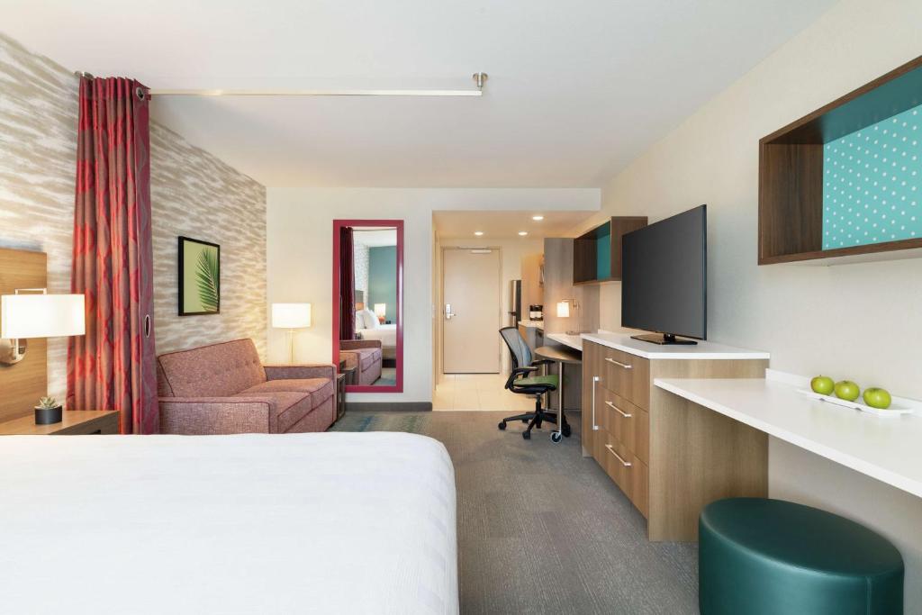 TV a/nebo společenská místnost v ubytování Home2 Suites By Hilton Mesa Longbow, Az