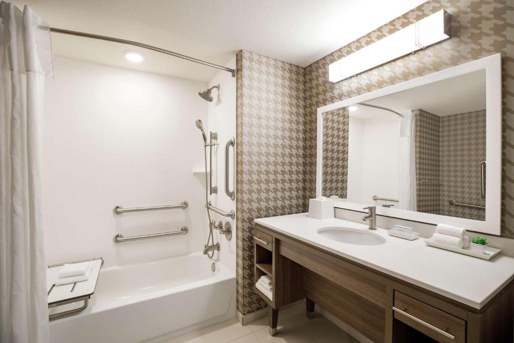 Koupelna v ubytování Home2 Suites By Hilton Mesa Longbow, Az