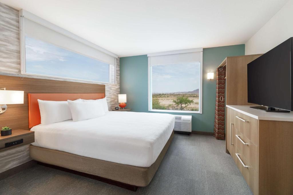 Postel nebo postele na pokoji v ubytování Home2 Suites By Hilton Mesa Longbow, Az