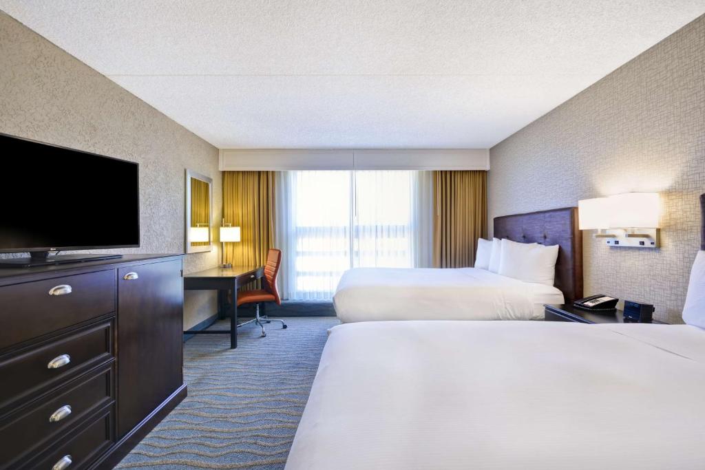 DoubleTree by Hilton Phoenix North - Queen Room Met Twee Queensize Bedden