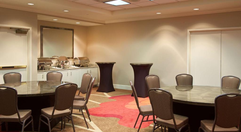 Hampton Inn & Suites Pittsburgh-Meadow Lands photo