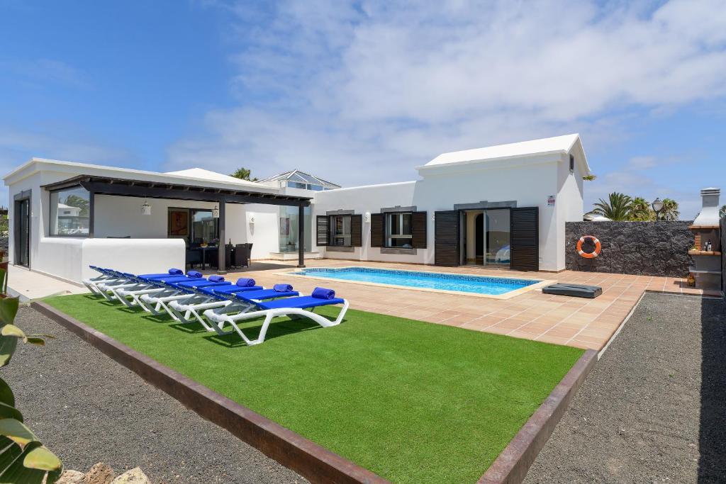 Delux villa Faro Park 189, Playa Blanca (updated prices 2024)