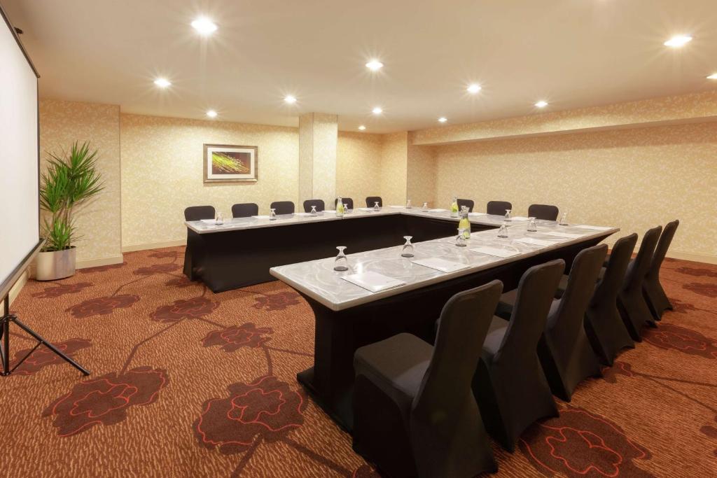 Hilton Garden Inn Pittsburgh University Place photo