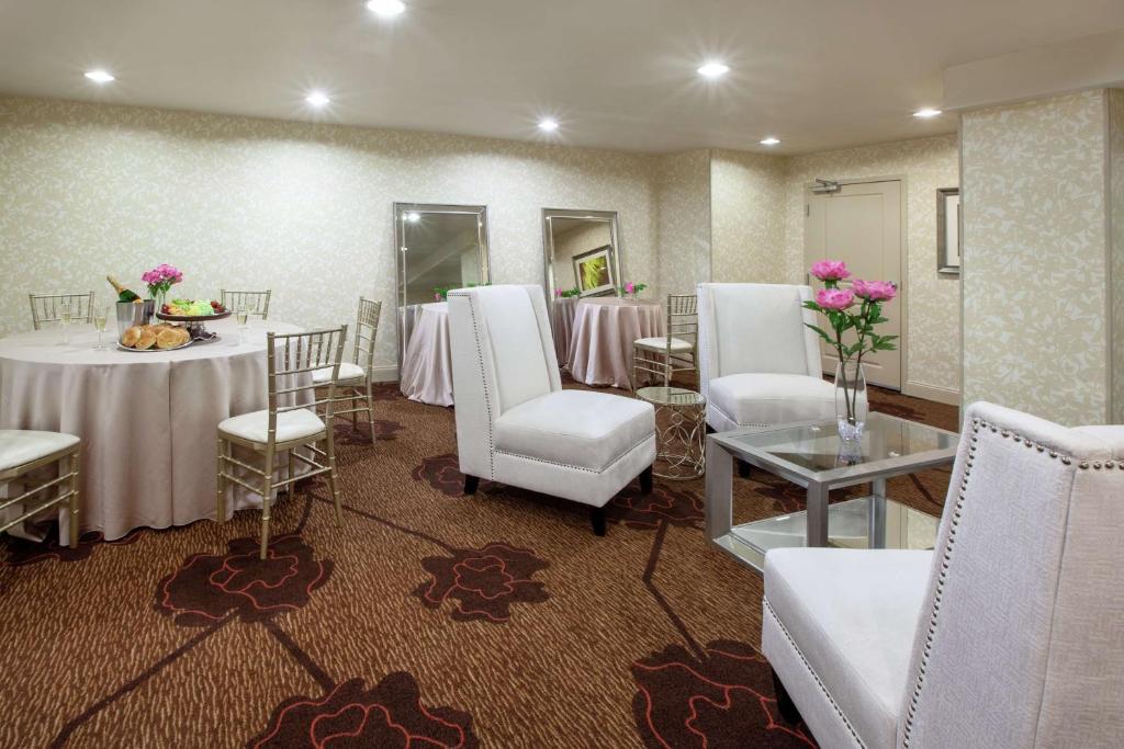 Hilton Garden Inn Pittsburgh University Place photo