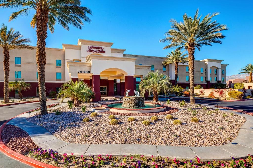 a hotel with a fountain in front of a building at Hampton Inn & Suites Palm Desert in Palm Desert