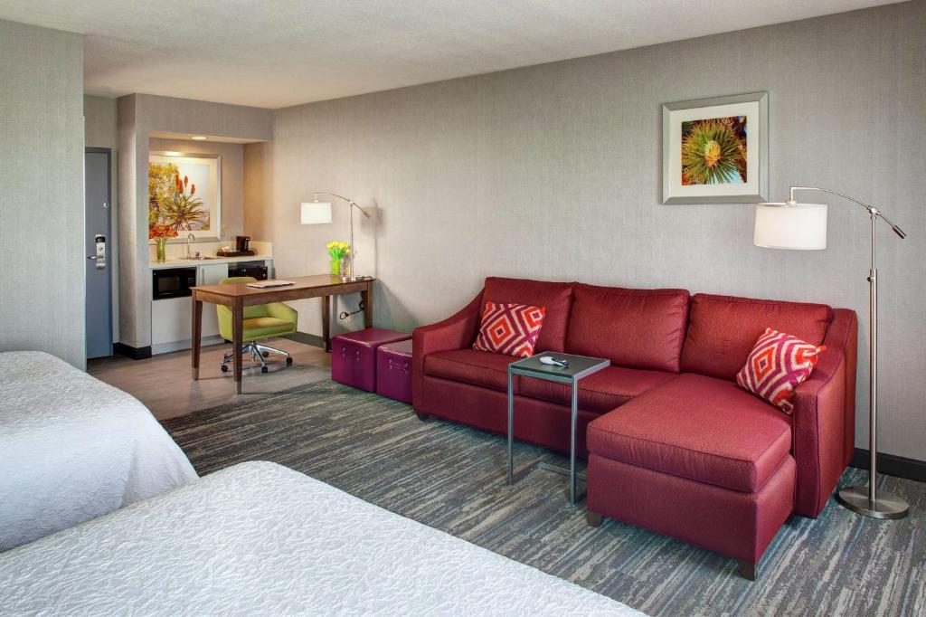 Posezení v ubytování Hampton Inn & Suites Palm Desert