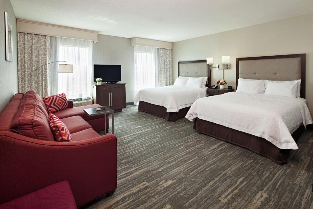Postel nebo postele na pokoji v ubytování Hampton Inn & Suites Palm Desert