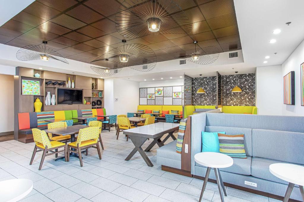 Hampton Inn Pensacola Beach photo