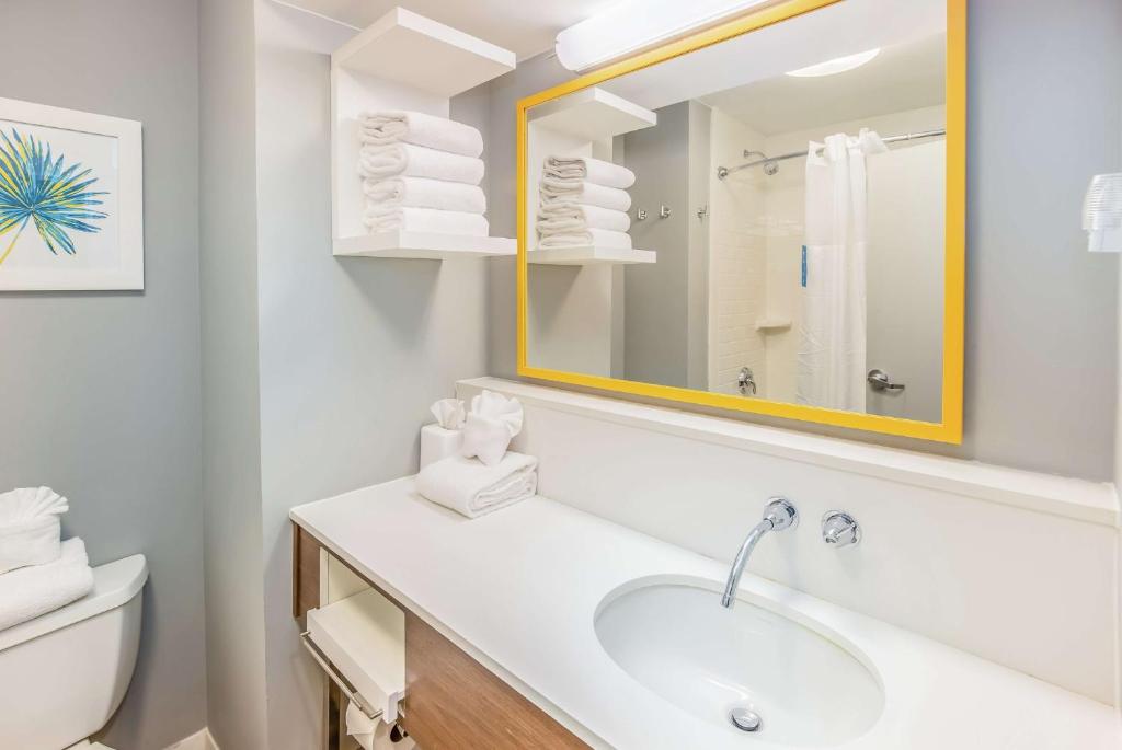 Hampton Inn Pensacola Beach photo