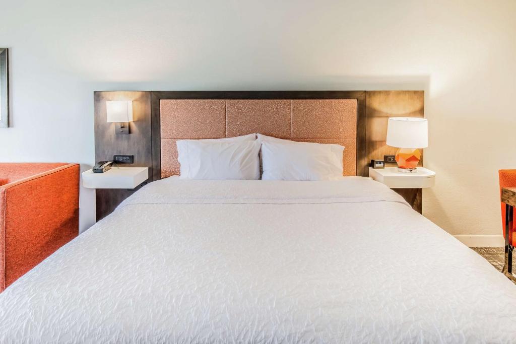 Hampton Inn Pensacola Beach - Chambre King - Vue Intérieure