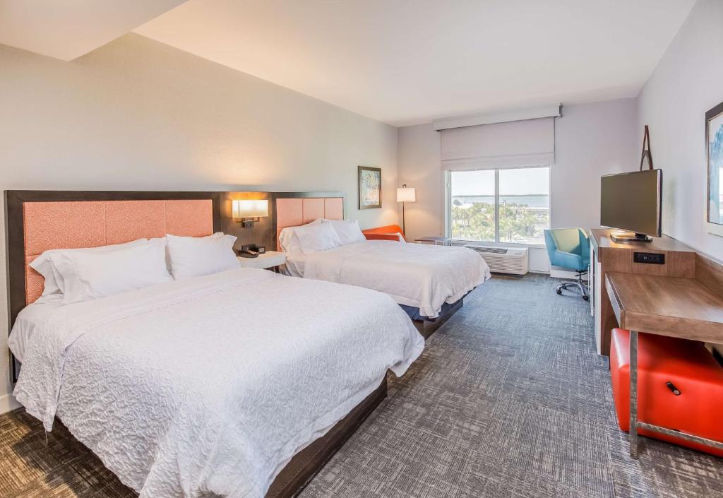 Hampton Inn Pensacola Beach - Chambre Queen Avec Deux Lits Queen - Vue Intérieure