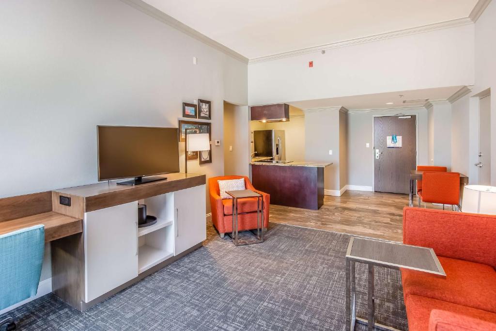Hampton Inn Pensacola Beach photo