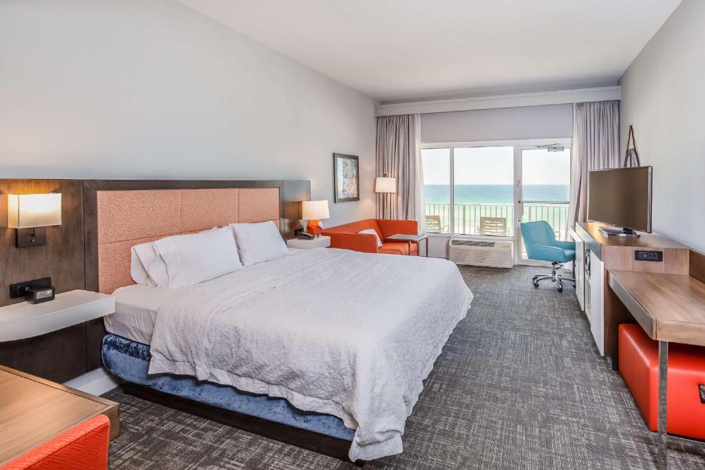 Hampton Inn Pensacola Beach photo