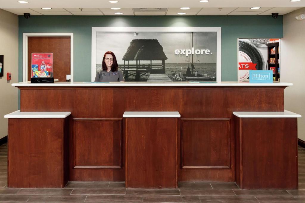 Hampton Inn & Suites Navarre photo