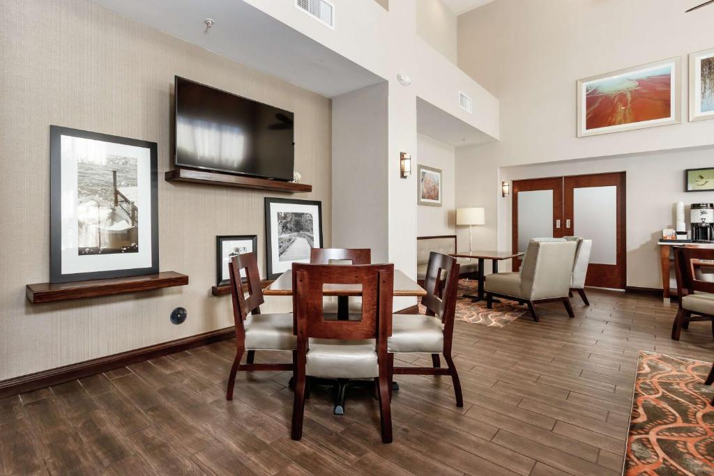 Hampton Inn & Suites Navarre, Navarre (updated prices 2025)