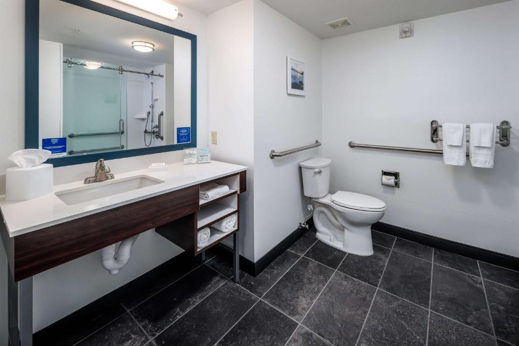 Hampton Inn & Suites Navarre photo