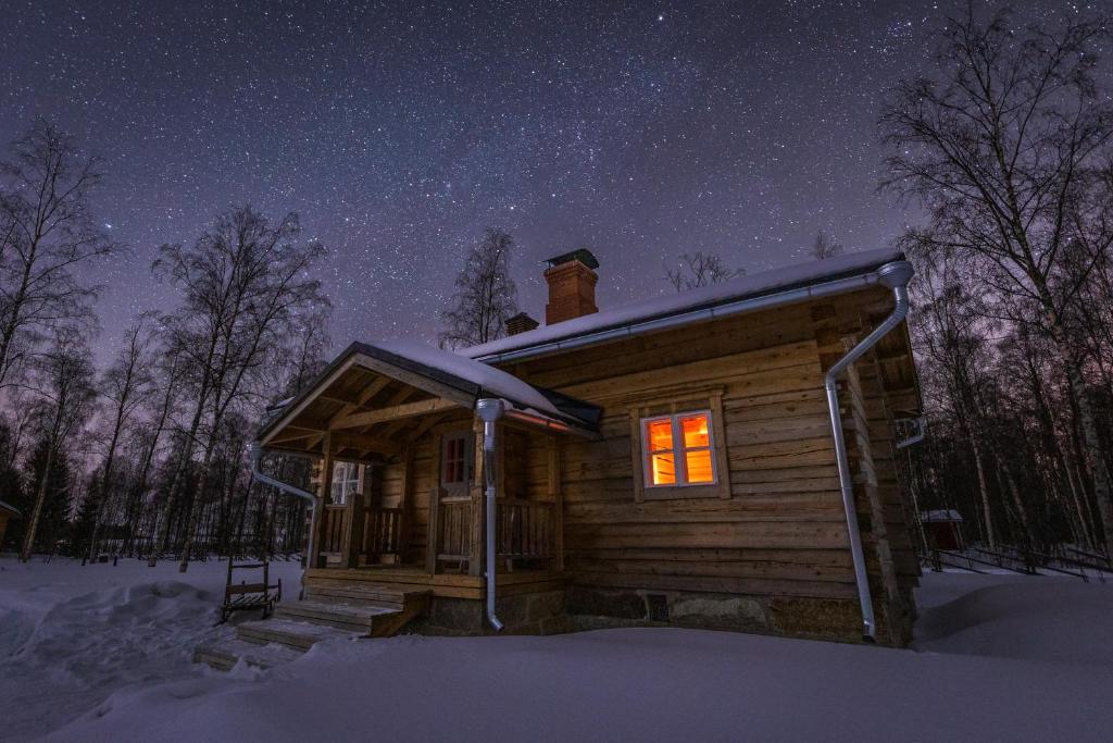 Unique loghouse and wood heated sauna in Ii - Chalet De Tres Habitaciones