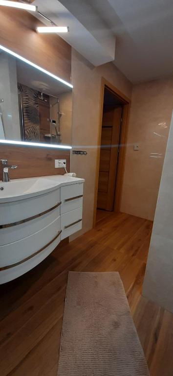 Koupelna v ubytování Willa Rosa-apartamenty z prywatną sauną