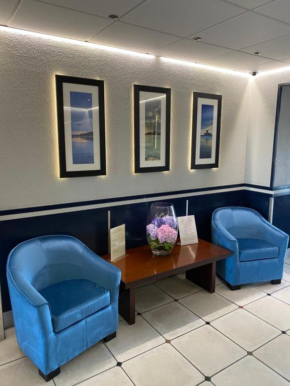 Istumisnurk majutusasutuses Hotel Ambassadeur