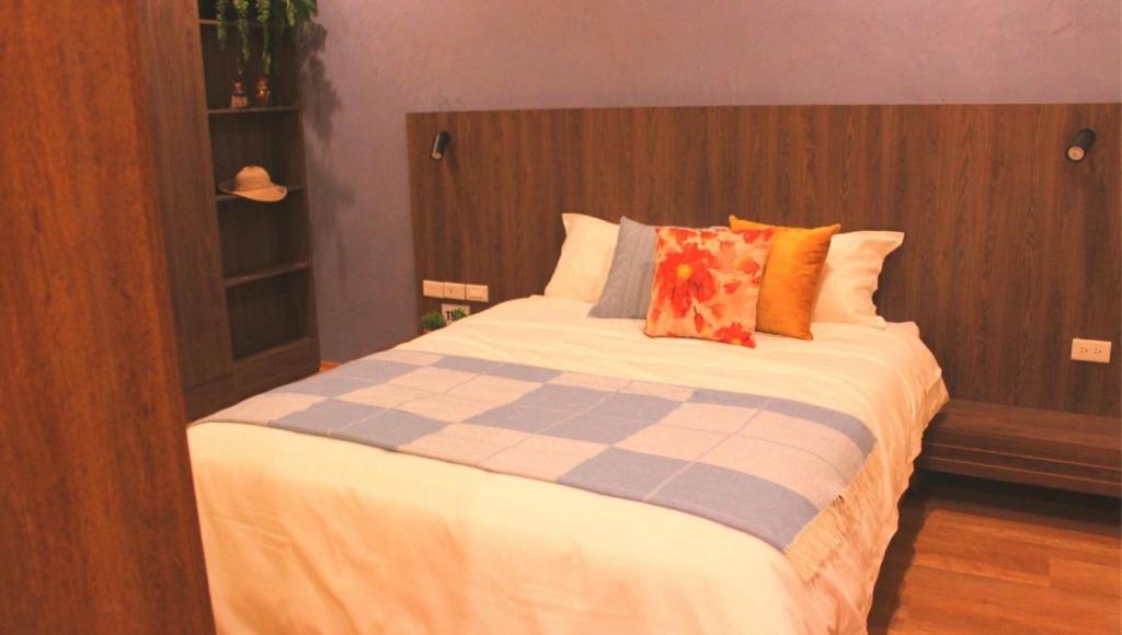 Postel nebo postele na pokoji v ubytování Hotel Inti Quito