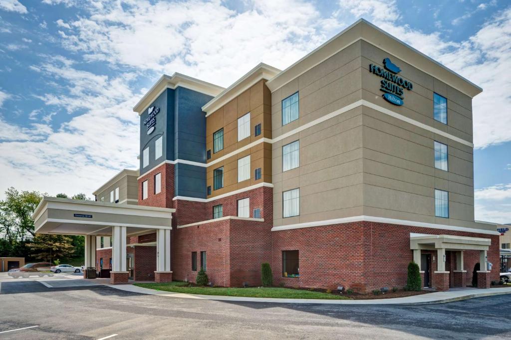 een weergave van de voorkant van een hotel bij Homewood Suites by Hilton Christiansburg in Christiansburg