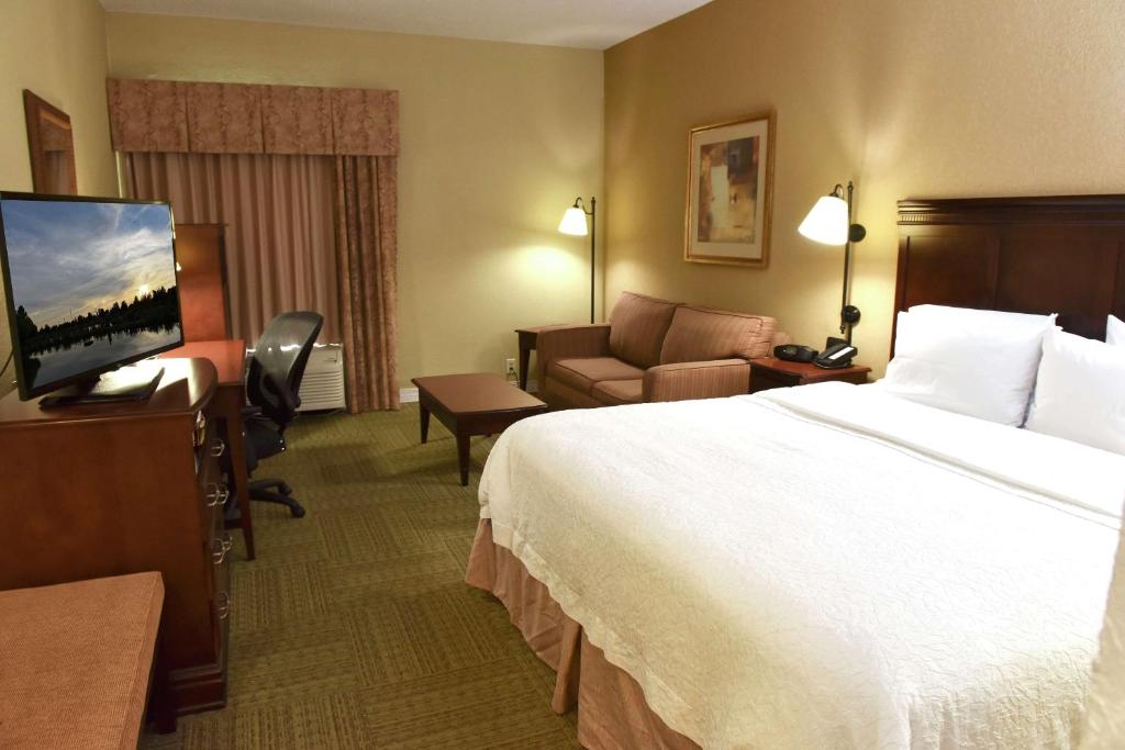 Hampton Inn Ruston - 特大号床间 - 带沙发床和书房 - 禁烟