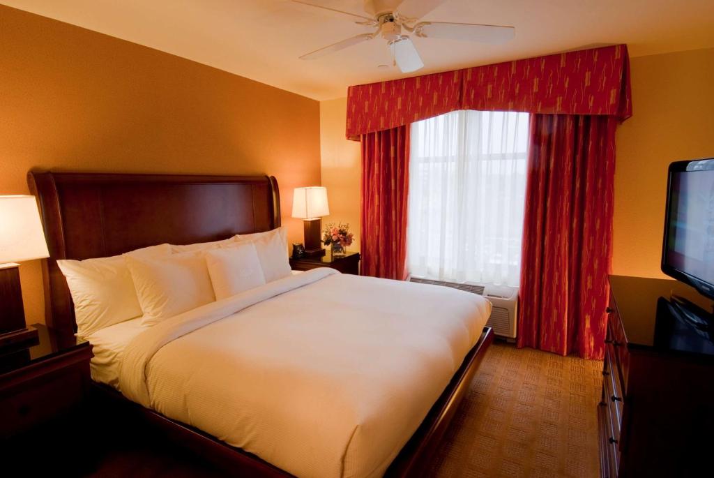 Homewood Suites by Hilton Rockville- Gaithersburg - One-Bedroom King Suite W/ Fireplace Non-smoking