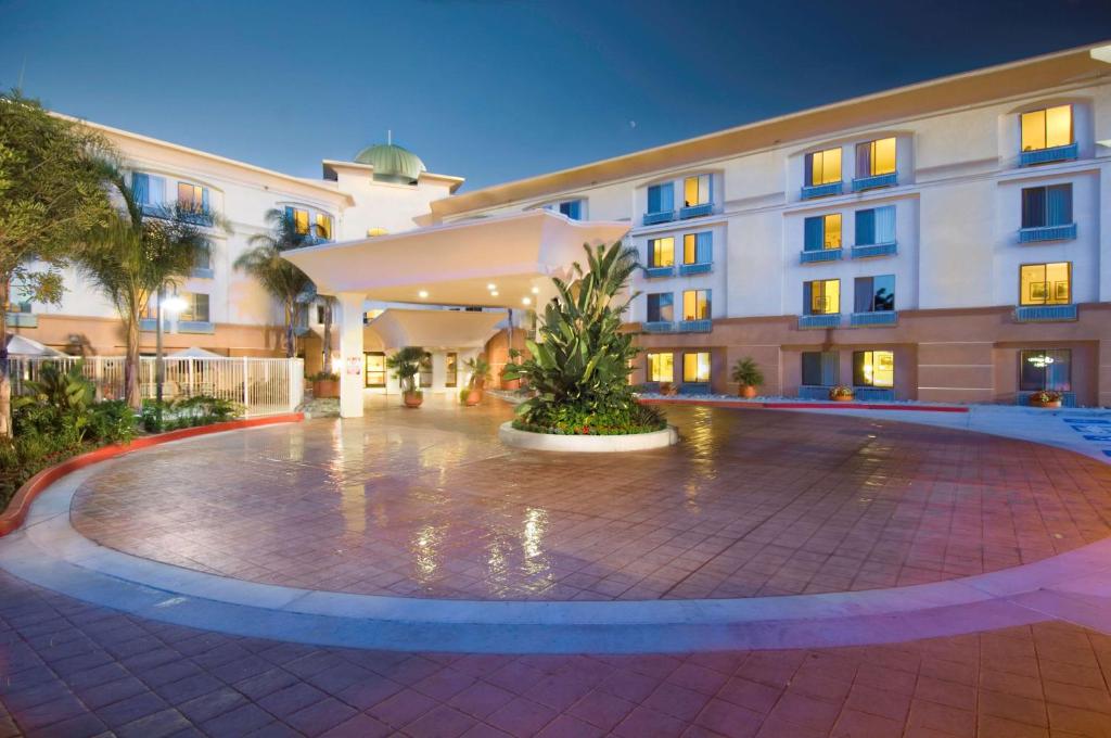 a large building with a courtyard at night at Hampton Inn San Diego/Del Mar in San Diego