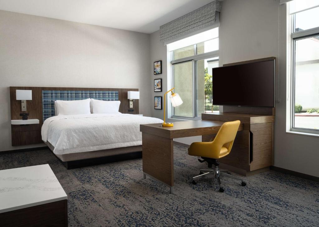 Hampton Inn & Suites El Cajon San Diego - King Studio Suite - Hearing Access/Non-Smoking