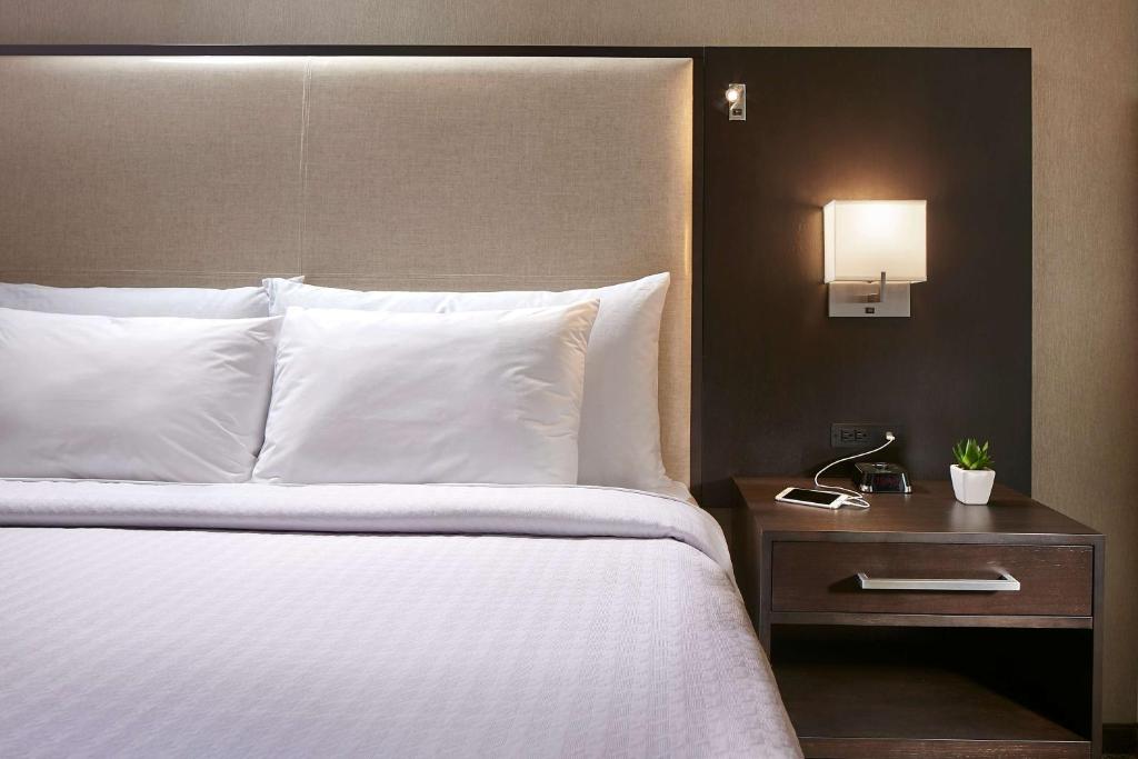 Homewood Suites by Hilton San Diego Downtown/Bayside - King Suite - Hearing Accessible