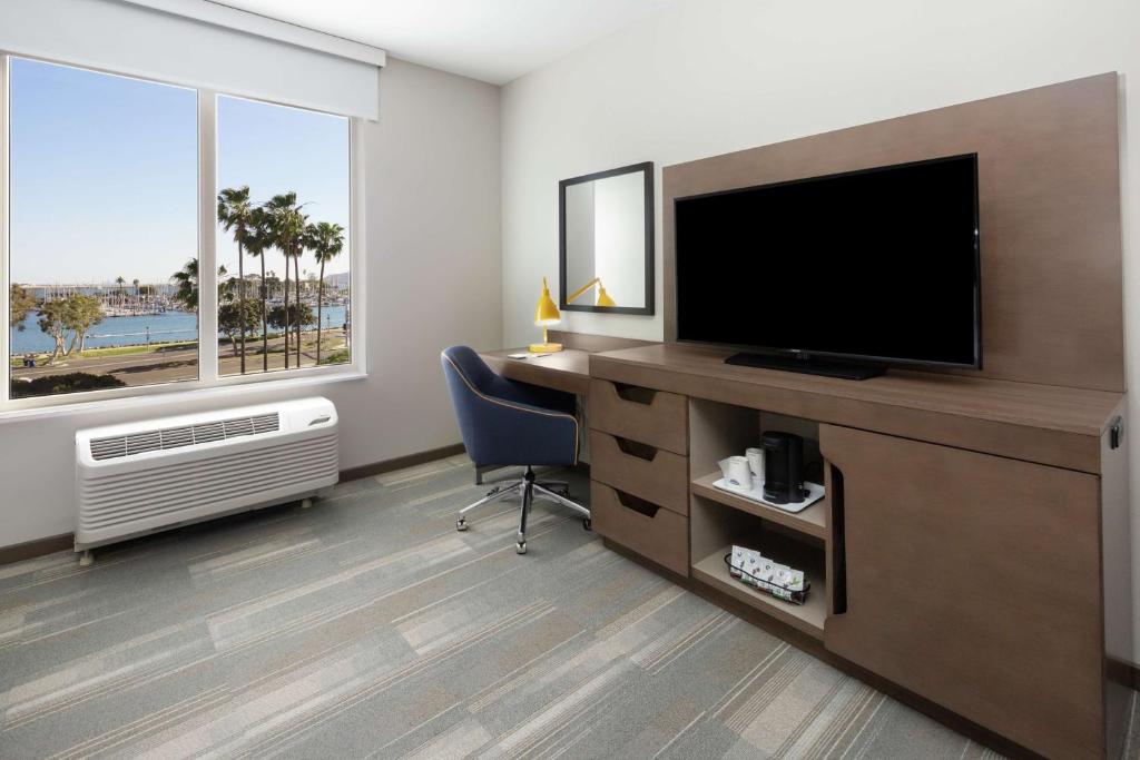 Hampton Inn & Suites San Diego Airport Liberty Station photo