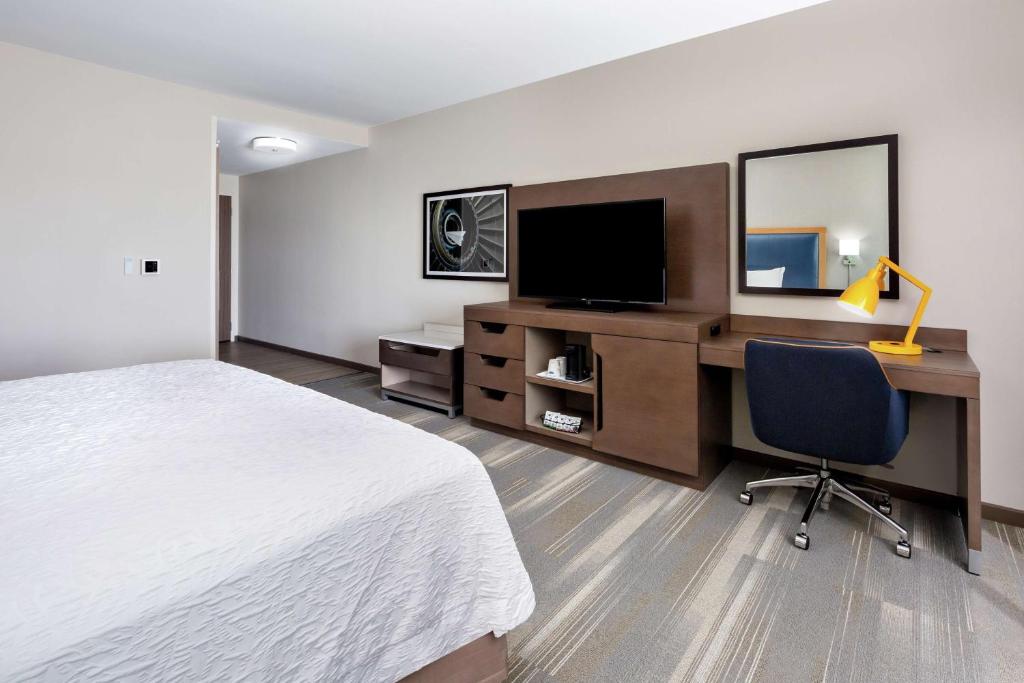 Hampton Inn & Suites San Diego Airport Liberty Station photo