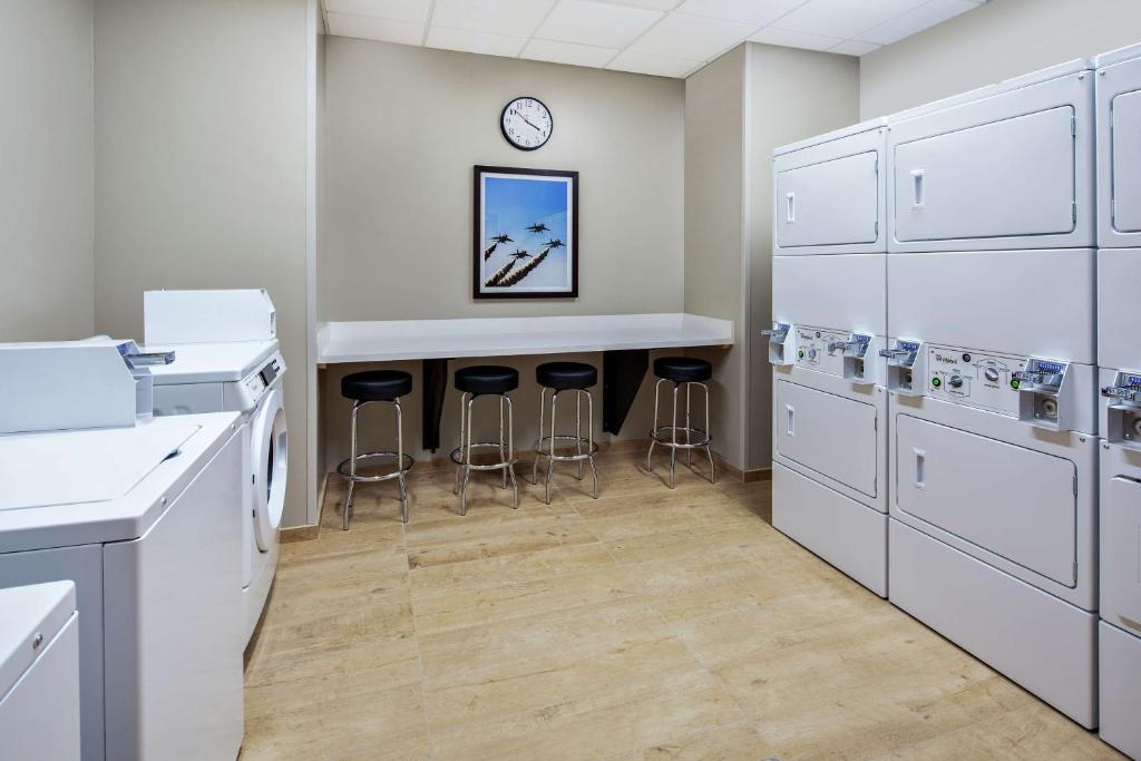 Hampton Inn & Suites San Diego Airport Liberty Station photo
